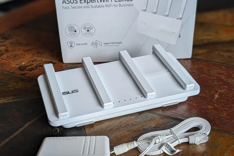 Asus ExpertWiFi EBR63 AX3000 一体式路由器