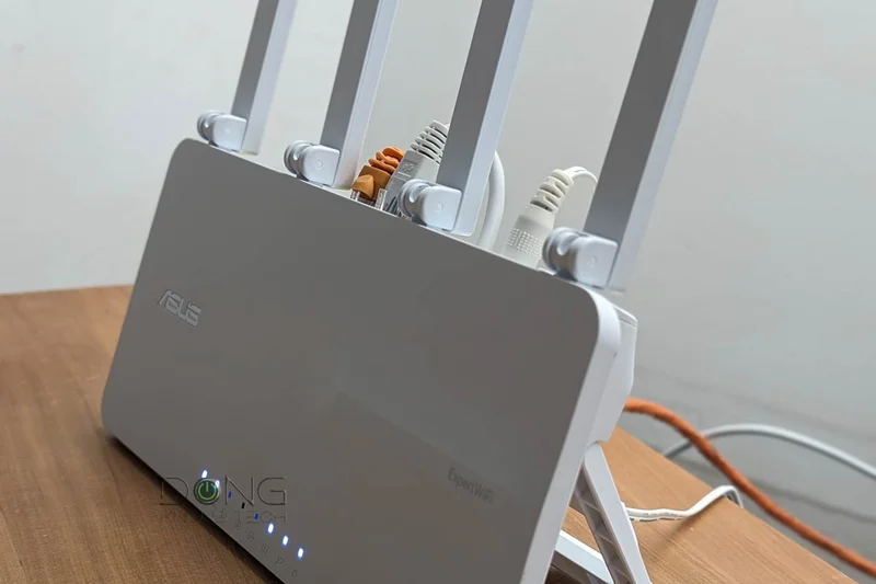 Asus ExpertWiFi EBR63 AX3000 一体式路由器