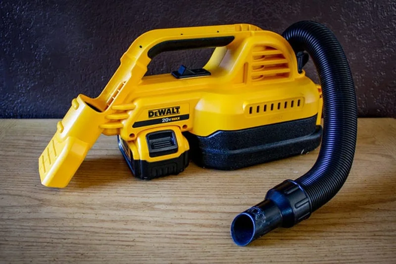 DeWalt 20V MAX 1/2 Gallon Wet/Dry Portable Vacuum (DCV517B)