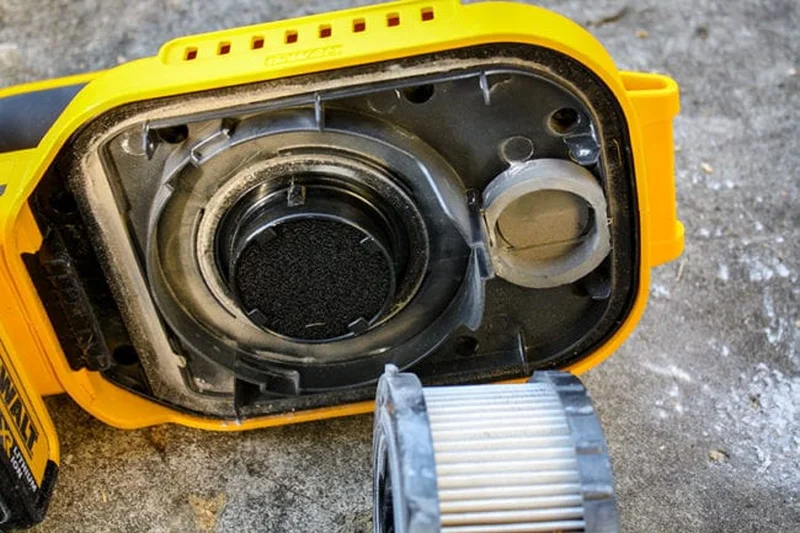 DeWalt 20V MAX 1/2 Gallon Wet/Dry Portable Vacuum (DCV517B)