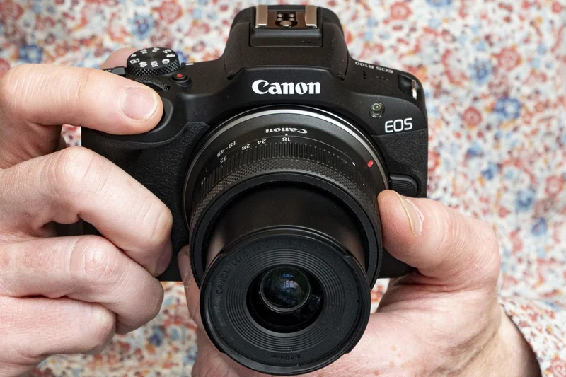 Canon EOS R100