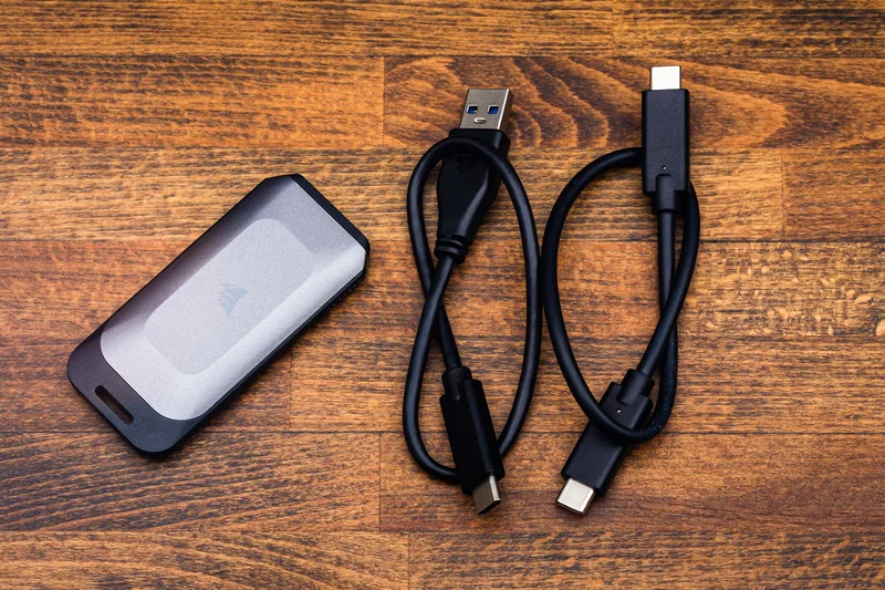 Corsair EX400U (2TB)