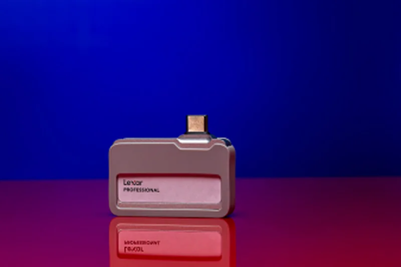 Lexar Professional Go 带集线器便携式固态硬盘