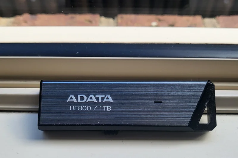 ADATA UE800