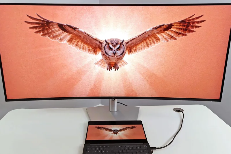 Dell UltraSharp 52 Thunderbolt Hub Monitor (U5226KW)