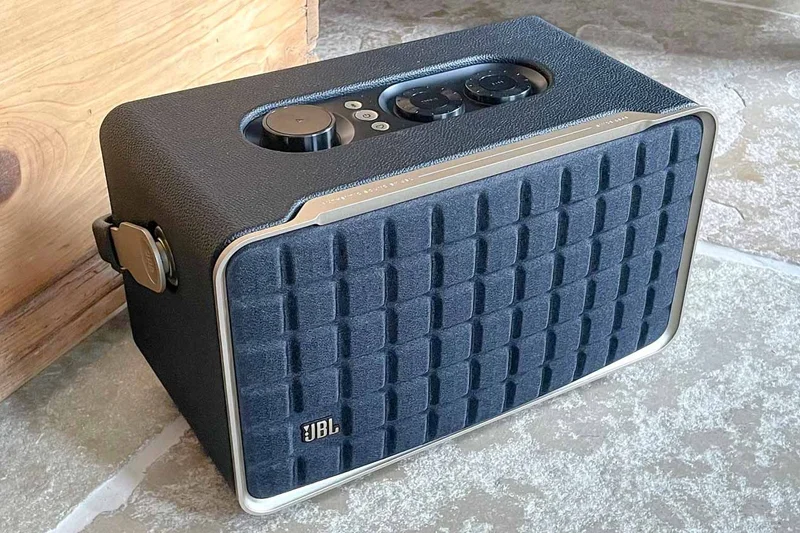 JBL Authentics 300