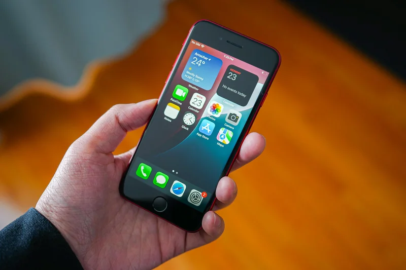 Apple iPhone SE 4 (128GB)