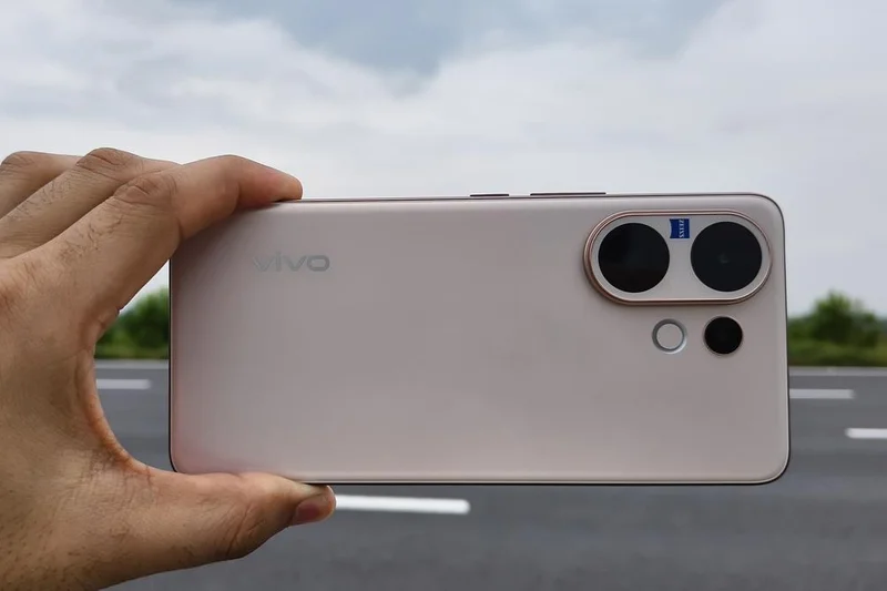 Vivo V60
