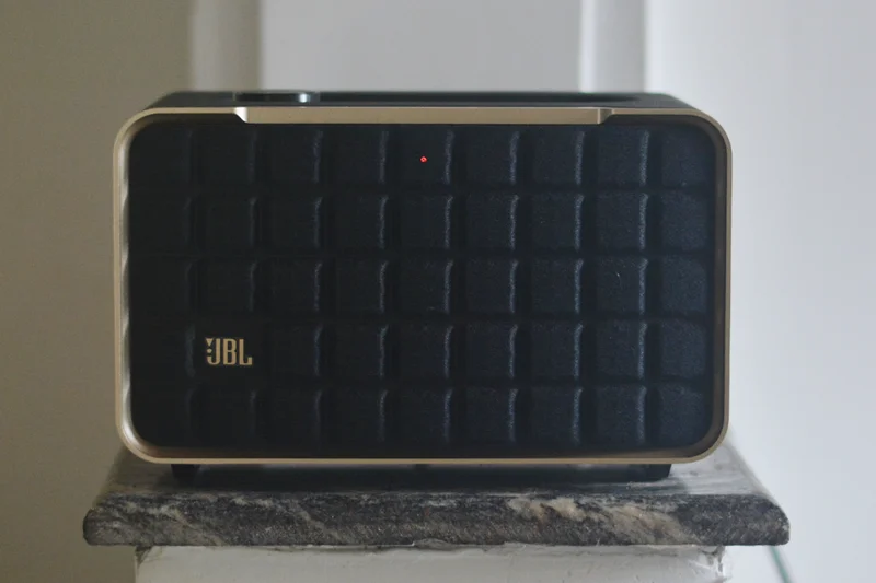 JBL Authentics 200