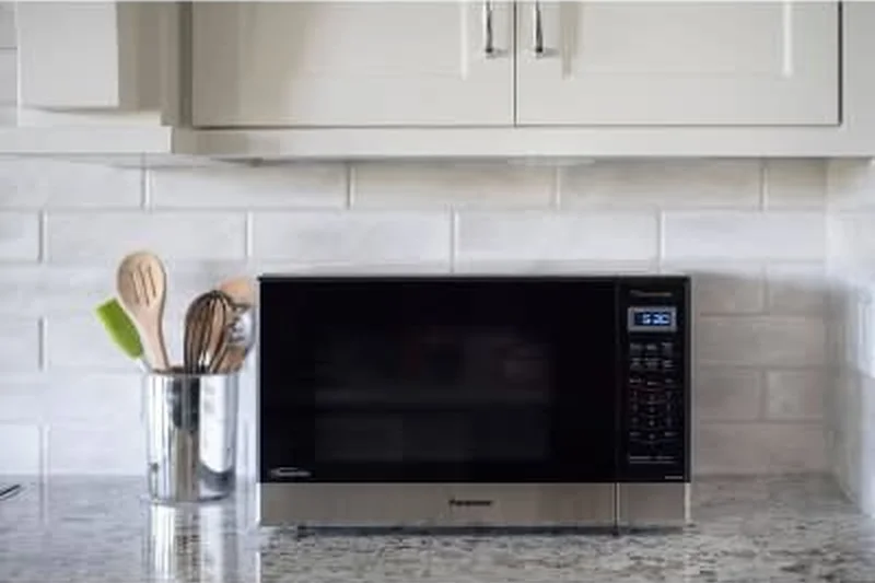 Panasonic 1.2 Cu. Ft. Inverter Microwave with Genius Sensor NN-SN67HS