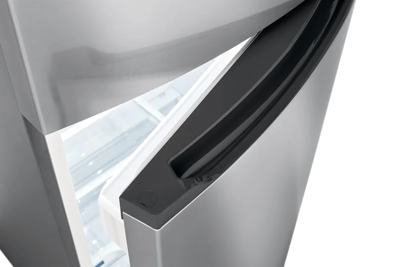 Frigidaire 13.9 Cu. Ft. Top Freezer Refrigerator (FFTR1425VW)