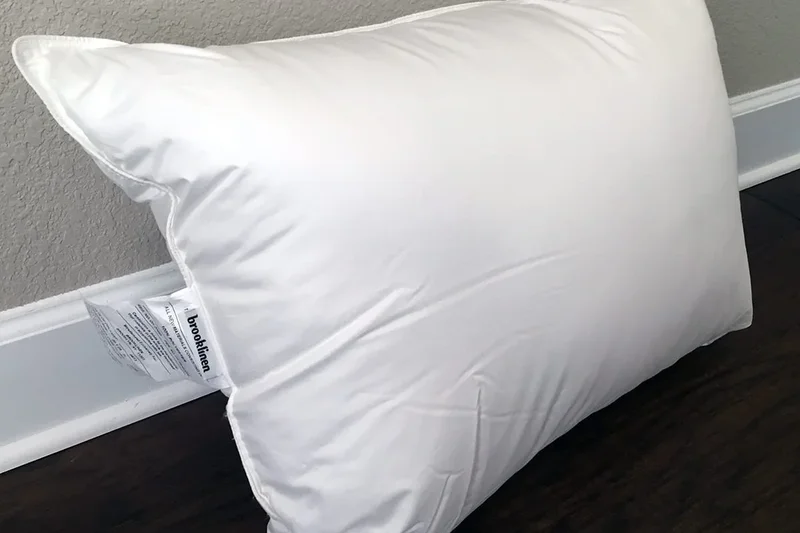 Brooklinen 羽绒替代枕