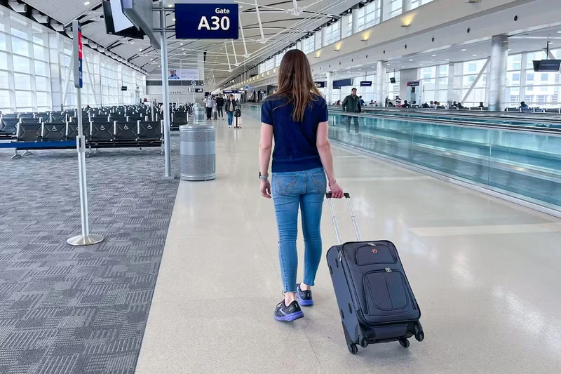 SwissGear Sion 21英寸软壳可扩展行李箱