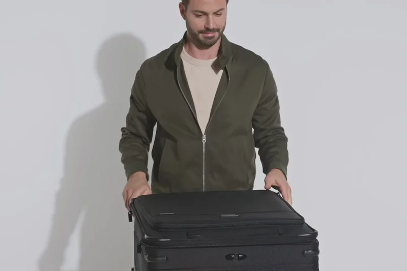 Briggs & Riley Baseline 大型可扩展万向轮行李箱