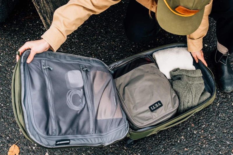 Crossroads 22" 行李箱